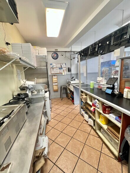 More Photos Of 54 Haverhill St, Andover Storefront Retail Residential For Sale