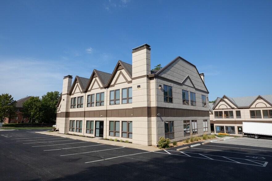 More Photos Of 10670 Barkley St, Overland Park Office For Sale