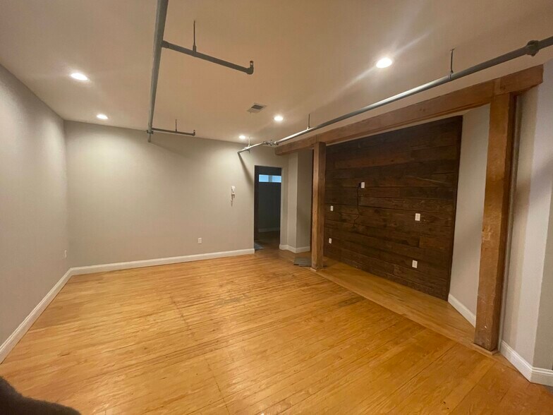 More Photos Of 120 N Laurens St, Greenville Office For Lease