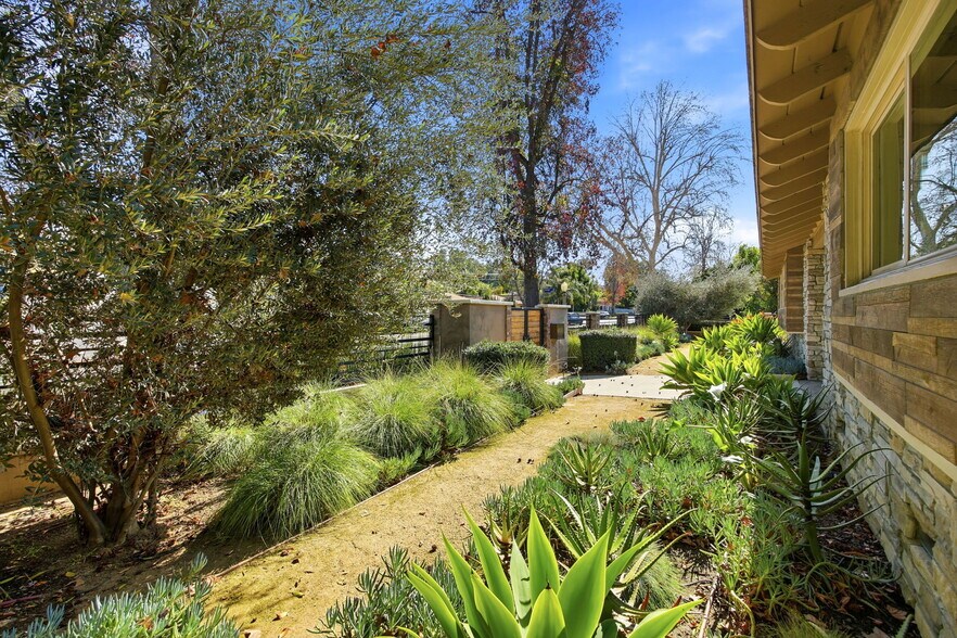More Photos Of 5237 Topanga Canyon Blvd, Woodland Hills Multifamily For Sale