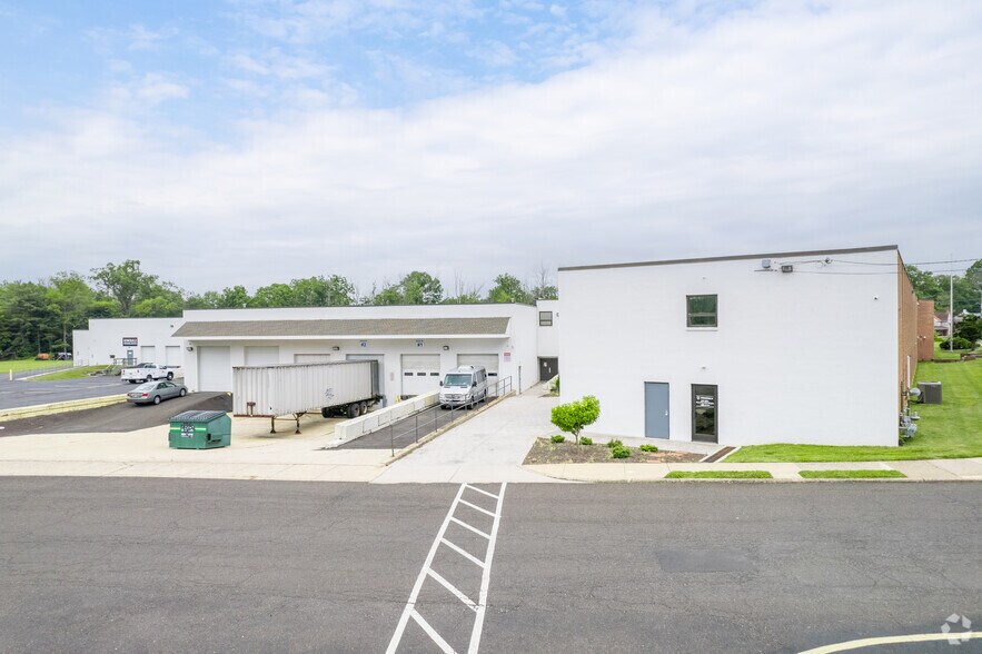 More Photos Of 31 Oak Ave, Chalfont Warehouse For Lease