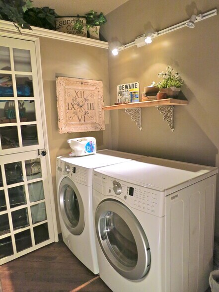 More Photos Of 71450 Highway 550, Silverton Hotel For Sale