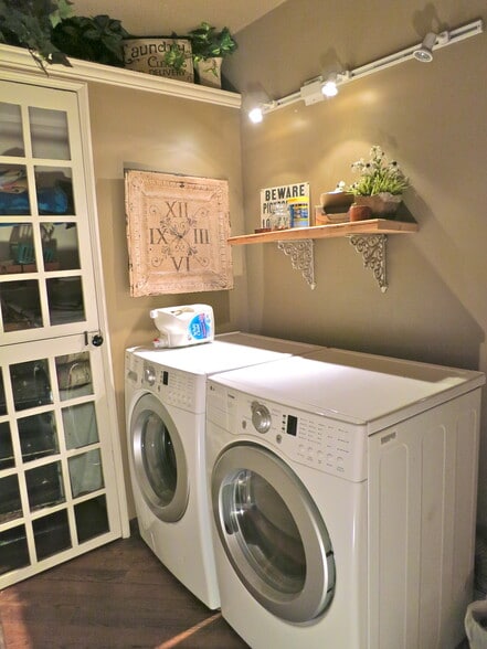 More Photos Of 71450 Highway 550, Silverton Hotel For Sale