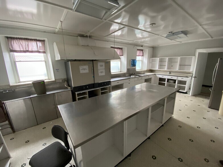 More Photos Of 947 Aisquith St, Baltimore Religious Facility For Sale