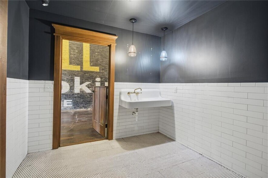 More Photos Of 230 E Main St, Walhalla Office For Sale