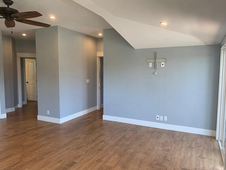 More Photos Of 1534 Manhattan Beach Blvd, Manhattan Beach Apartments For Sale