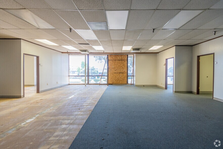 More Photos Of 4241 Williamsbourgh Dr, Sacramento Loft Creative Space For Sale