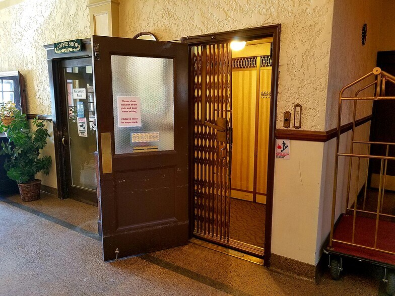 More Photos Of 925 1st Ave, Monte Vista Hotel For Sale