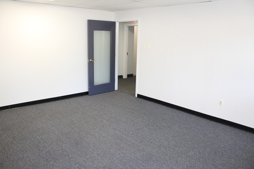 More Photos Of 1835 Forest Dr, Annapolis Office For Sale