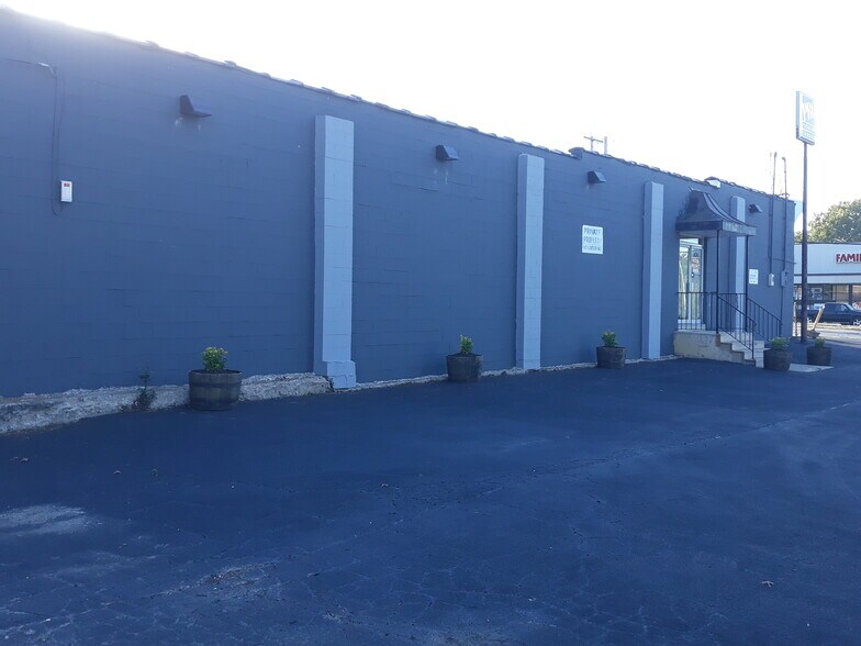 More Photos Of 834 Lemay Ferry Rd, Saint Louis Convenience Store For Lease