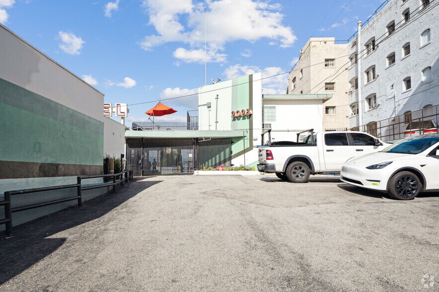 More Photos Of 2025 W 3rd St, Los Angeles Hotel For Lease