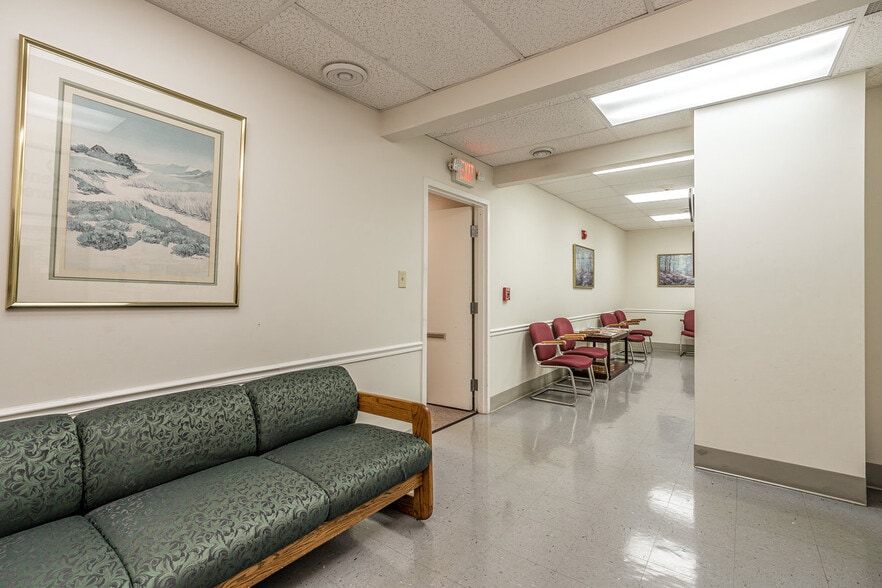 More Photos Of 3934 Dixie Hwy, Louisville Office For Lease