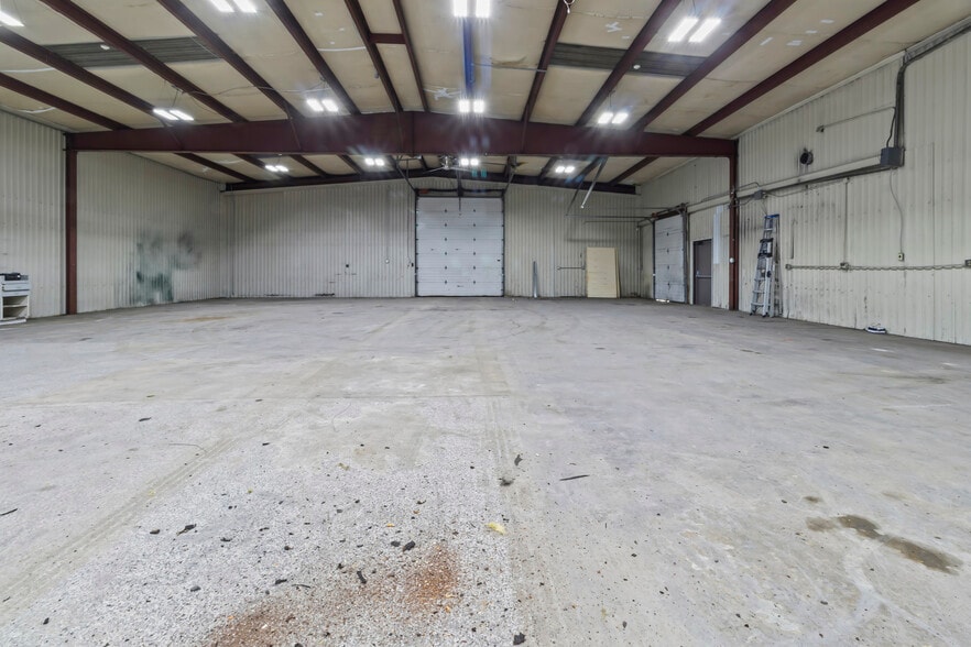 More Photos Of 1091 Kentucky Ave, Indianapolis Warehouse For Lease
