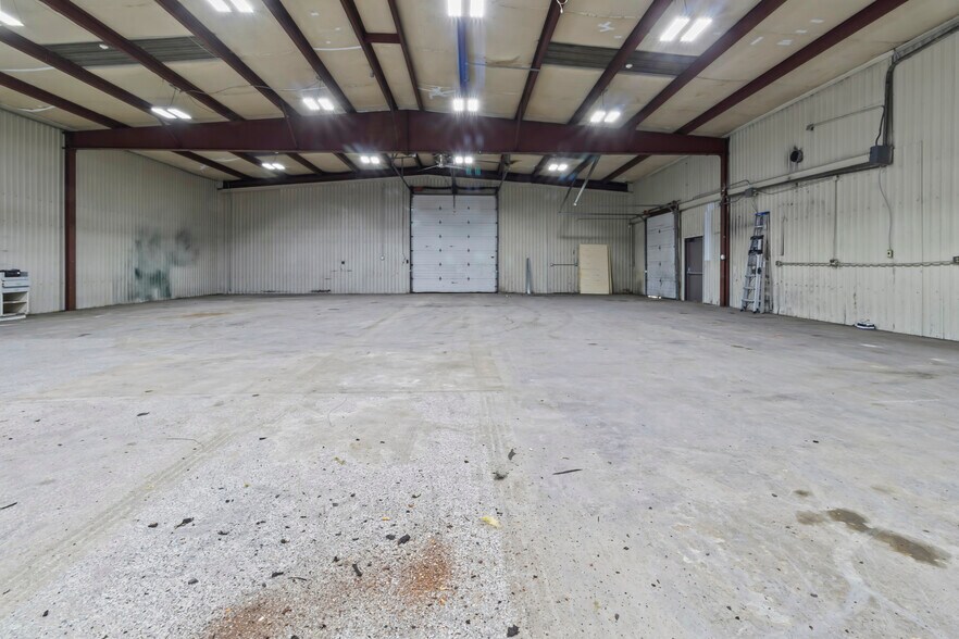 More Photos Of 1091 Kentucky Ave, Indianapolis Warehouse For Lease