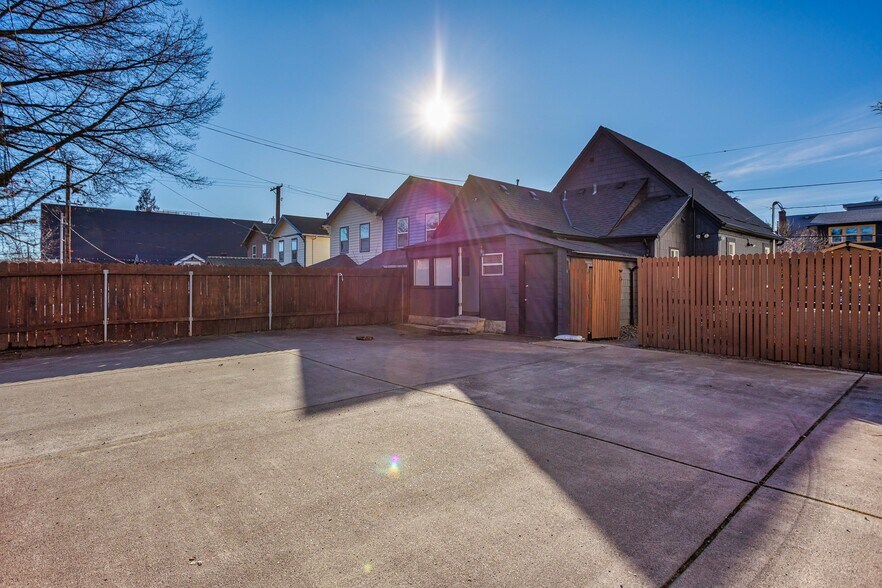 More Photos Of 4124 N Mississippi Ave, Portland Flex For Lease
