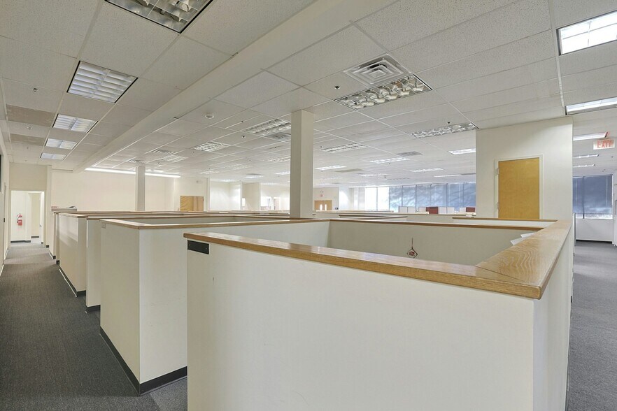 More Photos Of 704 Executive Blvd, Valley Cottage Warehouse For Lease