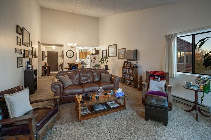 More Photos Of 422 S Main St, Livingston Medical For Sale