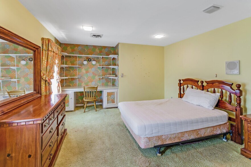 More Photos Of 1445 Catawba Ave, Newfield Service For Sale