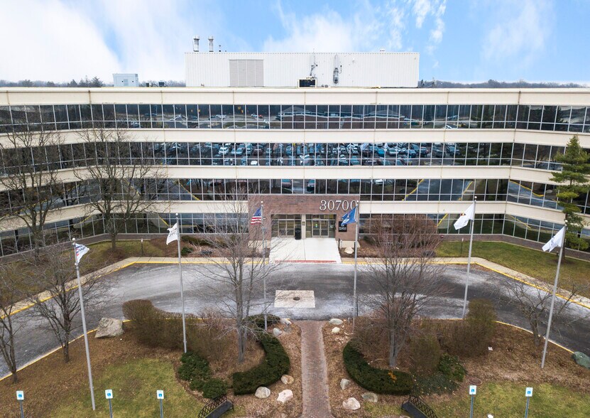 More Photos Of 30600-30700 - 30800 Telegraph Rd, Bingham Farms Unknown For Lease