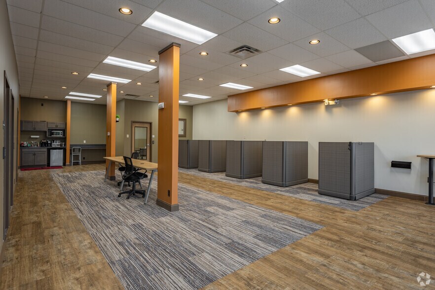 More Photos Of 375-409 Lear Rd, Avon Lake Unknown For Lease