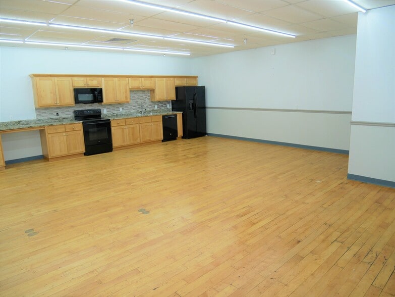 More Photos Of 105 Maple St, Rossville Light Distribution For Sale