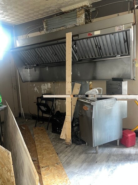 More Photos Of 3121 E Monument St, Baltimore Freestanding For Sale