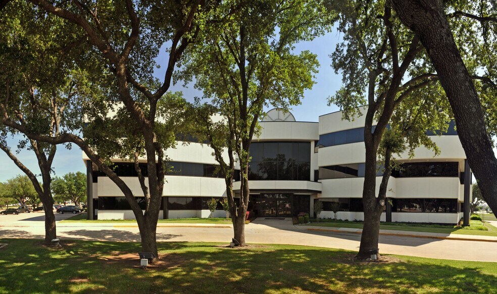 More Photos Of 800 W Arbrook Blvd, Arlington Medical For Lease