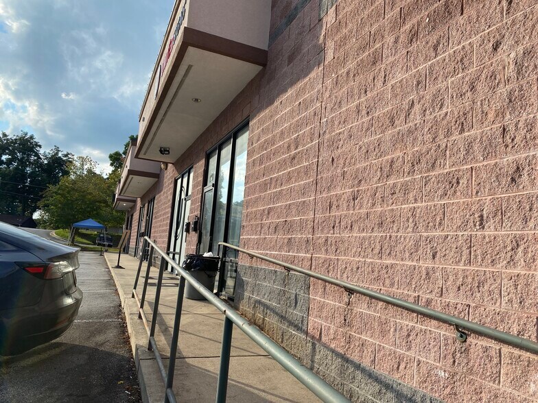 More Photos Of 853 S Peachtree St, Norcross Storefront Retail Office For Sale