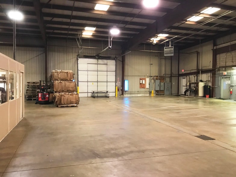 More Photos Of 740 Schneider Dr, South Elgin Manufacturing For Sale