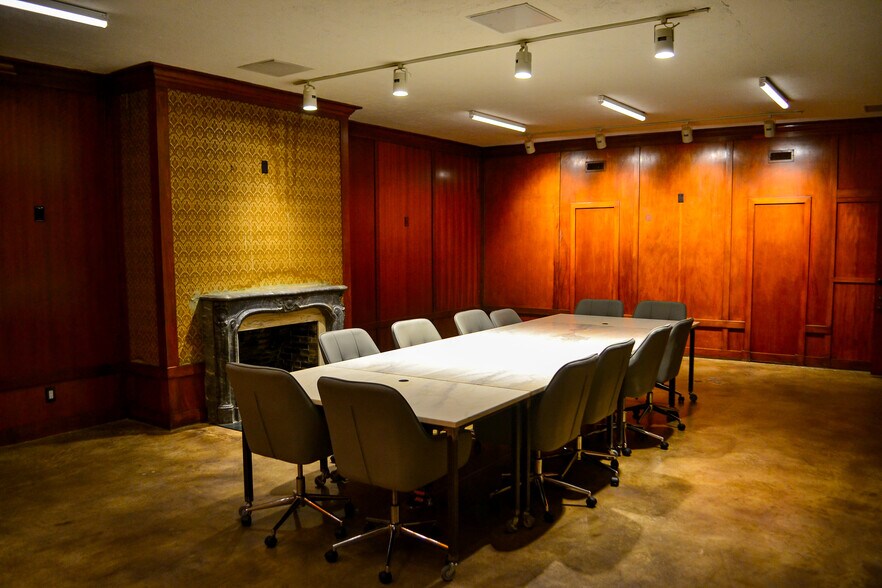 More Photos Of 201 Roberts St, Houston Loft Creative Space For Lease