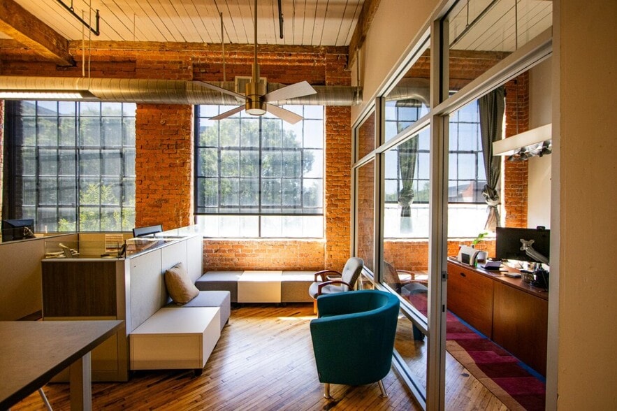 More Photos Of 807 Gervais St, Columbia Office For Sale