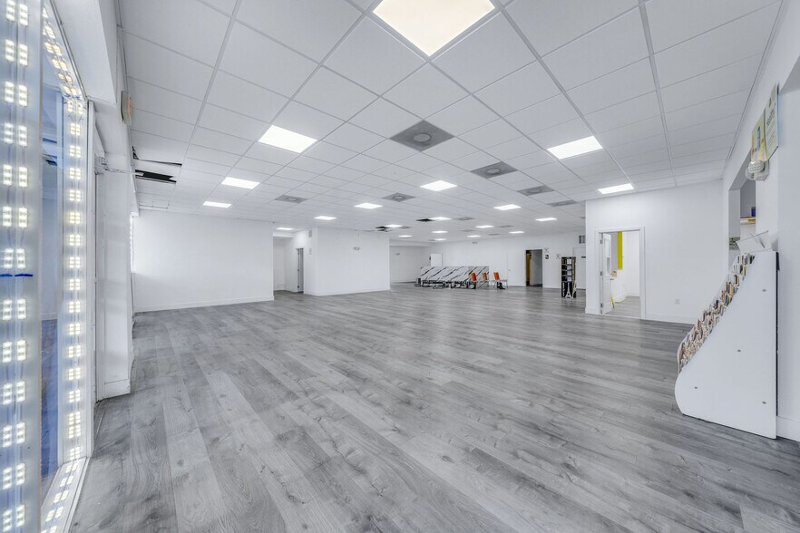 More Photos Of 7101-7165 W Flagler St, Coral Gables Unknown For Lease