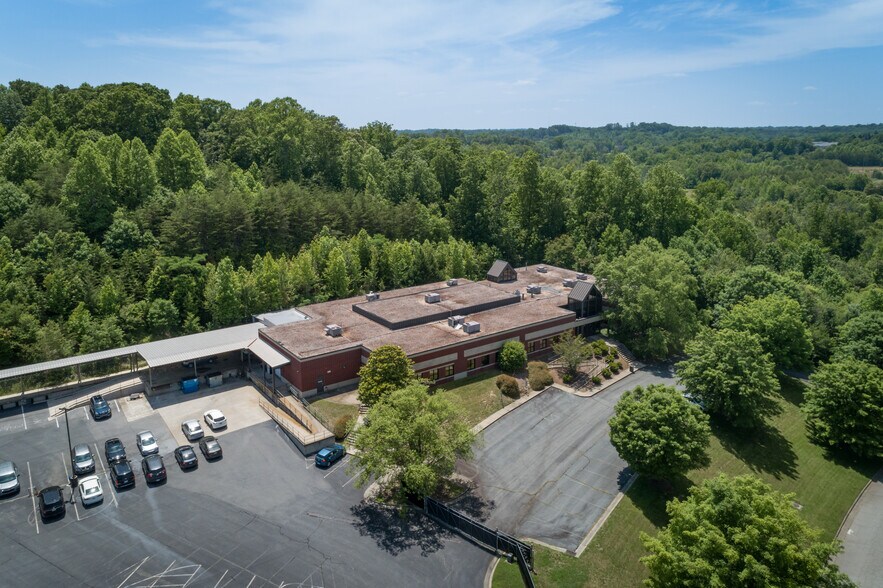 More Photos Of 3195 Centre Park Blvd, Winston-Salem Manufacturing For Sale