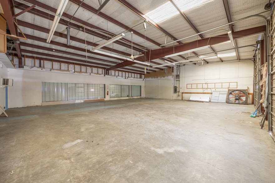 More Photos Of 617 G Alexander fwy, Duncanville Warehouse For Lease