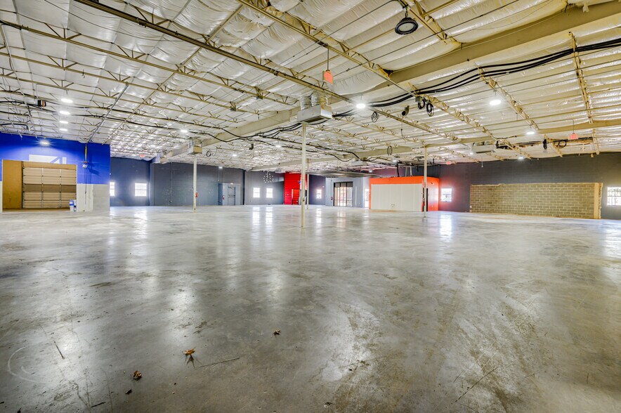 More Photos Of 3300 Lawnwood St, Fort Worth Warehouse For Sale