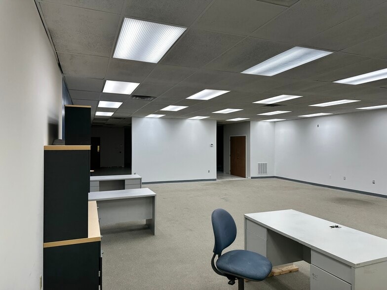 More Photos Of 4613 Philips Hwy, Jacksonville Light Distribution For Lease