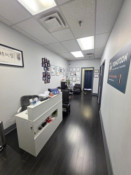 More Photos Of 10720 Yonge St, Richmond Hill Storefront Retail Office For Lease