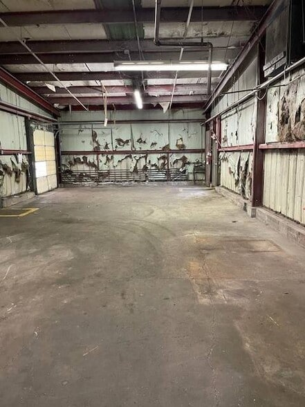 More Photos Of 6550 W Ridge Rd, Erie Warehouse For Lease
