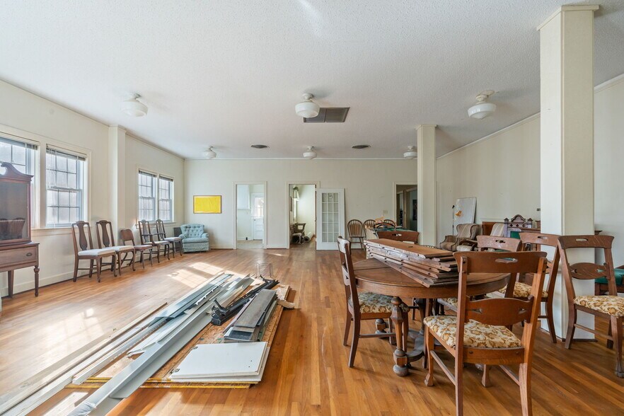 More Photos Of 171 Valley St, Centreville Flex For Sale