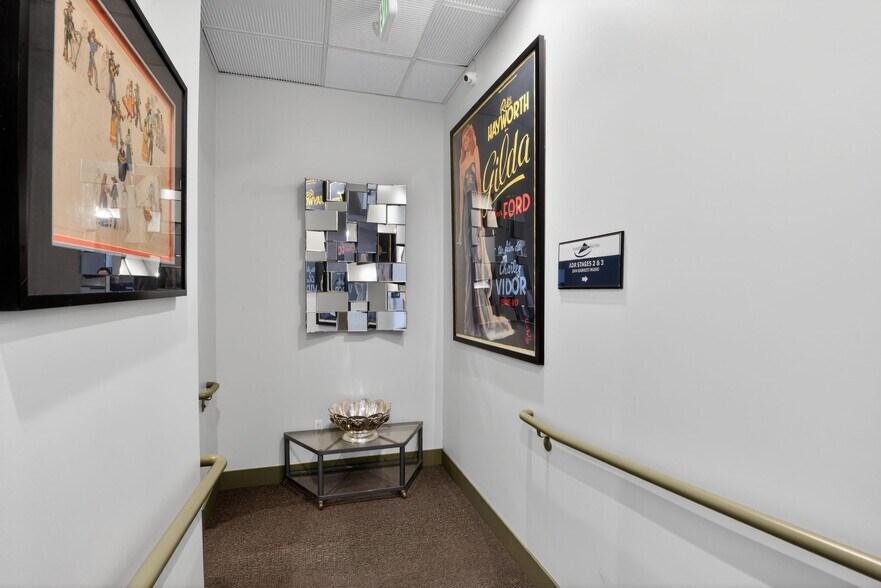 More Photos Of 923 N Hollywood Way, Burbank General Retail For Sale
