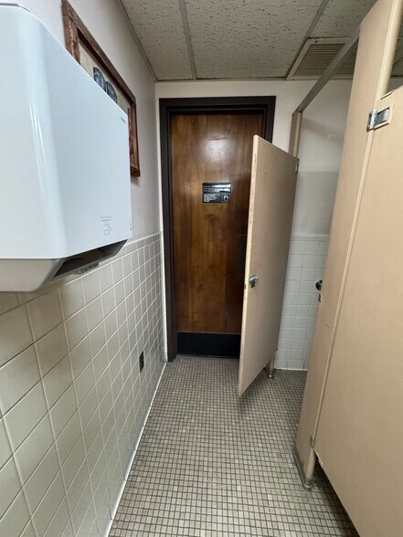 More Photos Of 8716 SE 15th St, Oklahoma City Distribution For Sale