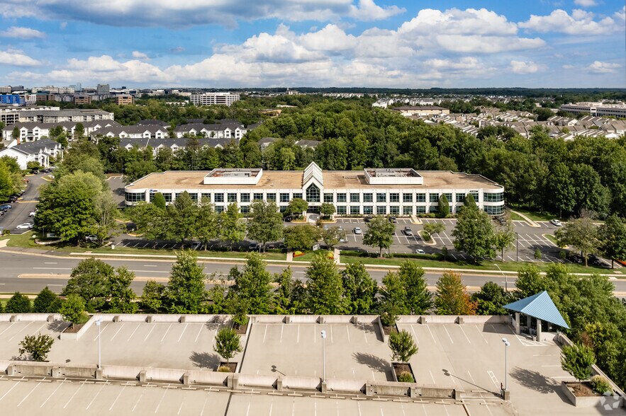 More Photos Of 13825 Sunrise Valley Dr, Herndon Office For Lease