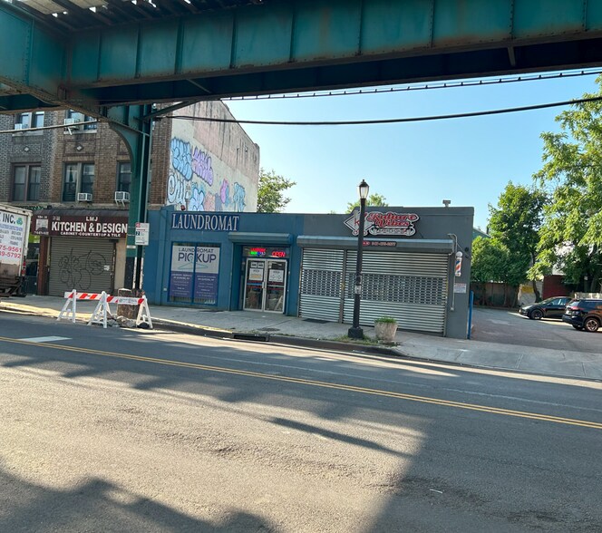 More Photos Of 104-38 Jamaica Ave, Jamaica Storefront For Sale