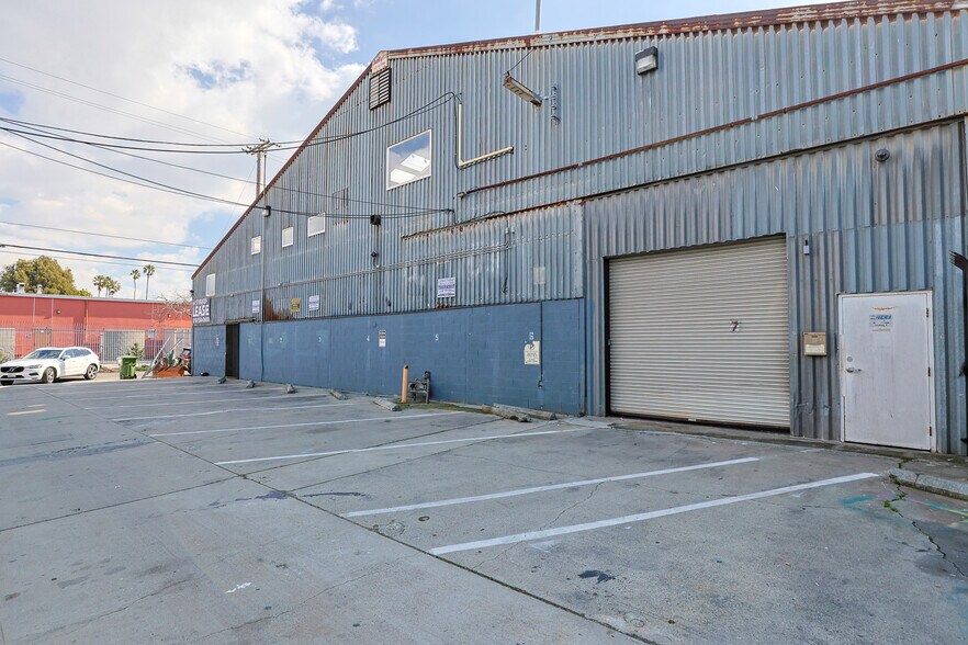 More Photos Of 361 Vernon Ave, Venice Warehouse For Lease