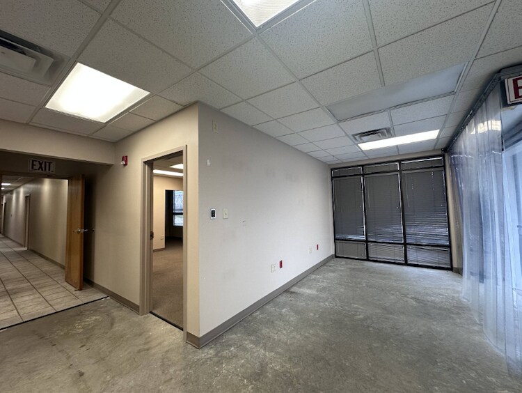 More Photos Of 2400 S Main St, Corbin Flex For Sale