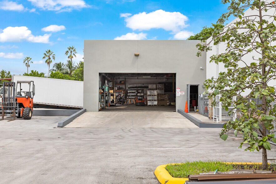 More Photos Of 2775 NW 63rd Ct, Fort Lauderdale Distribution For Lease