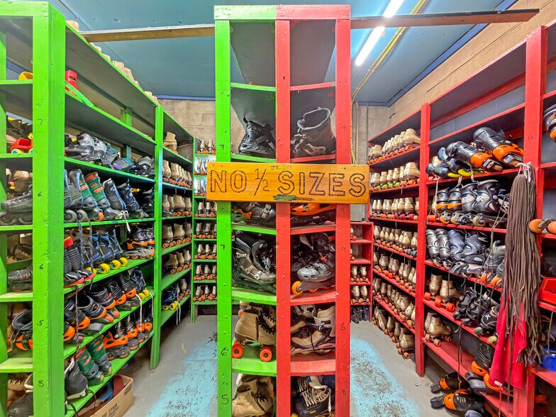More Photos Of 18 Access Hwy, Caribou Sports And Entertainment For Sale