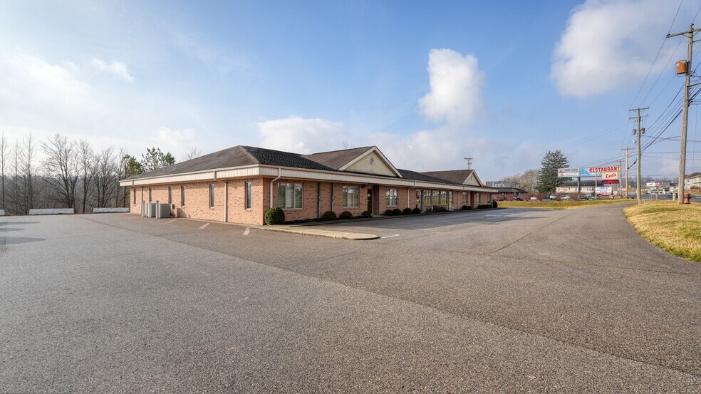 More Photos Of 2050 E Wheeling Ave, Cambridge Office For Lease