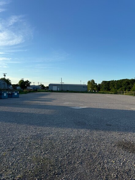 More Photos Of 201 NE 4TH St, Lindsay Manufacturing For Lease