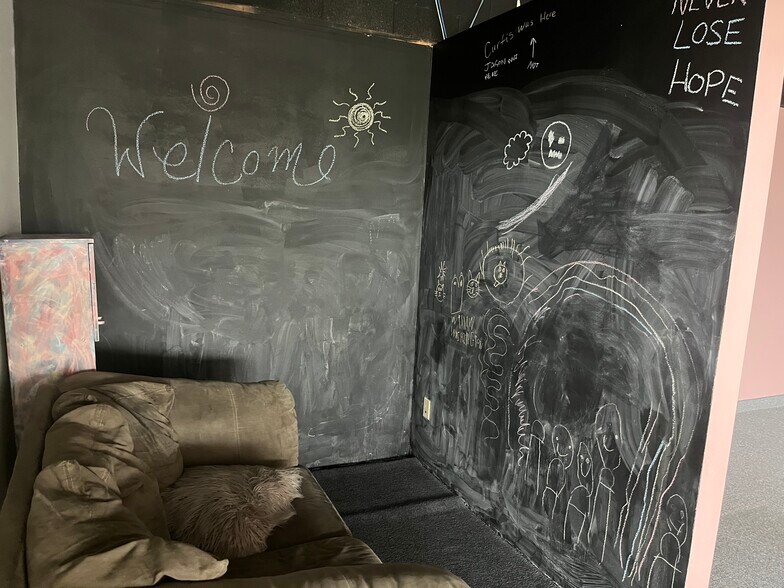 More Photos Of 8221-8237 E Washington St, Chagrin Falls Unknown For Lease